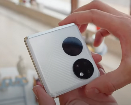 هواوي تكشف عن هاتفها المتطور القابل للطي